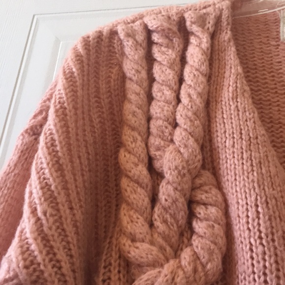 Cute Cable Knitted Sweater 😍 - Picture 2 of 5